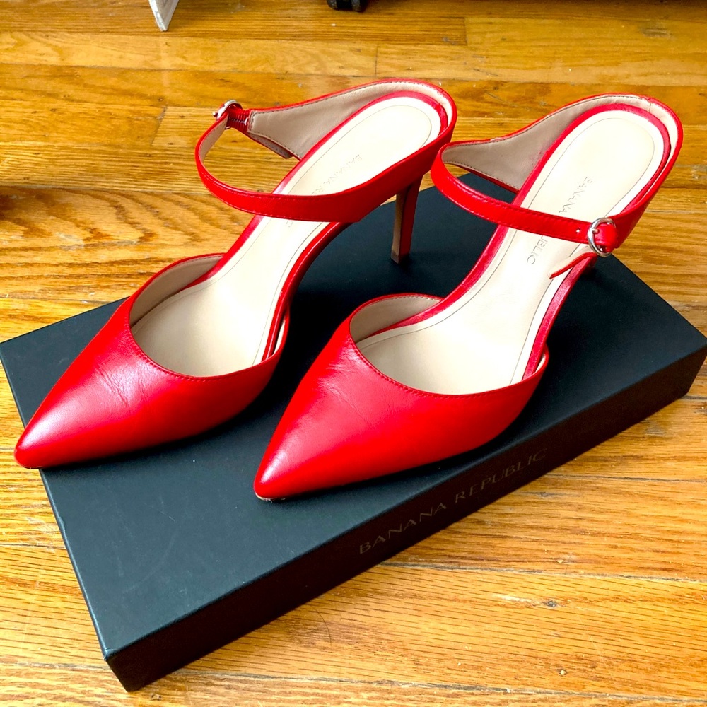 Red pumps